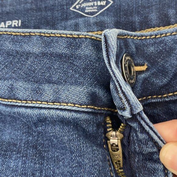 St Johns Bay Womens Size 16P Blue Cotton Blend Mid Rise Denim Capri Jeans - Picture 6 of 10